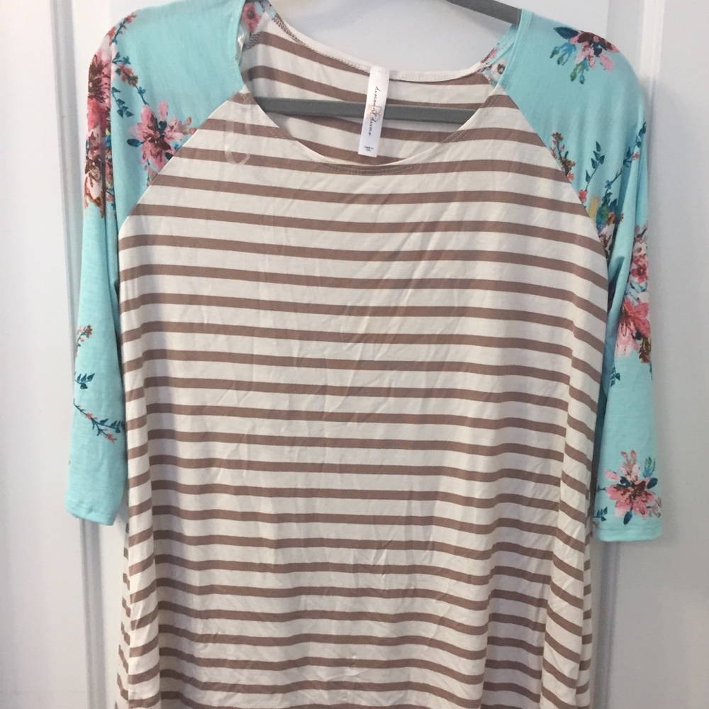 Boutique Floral Baseball Tee Size Medium